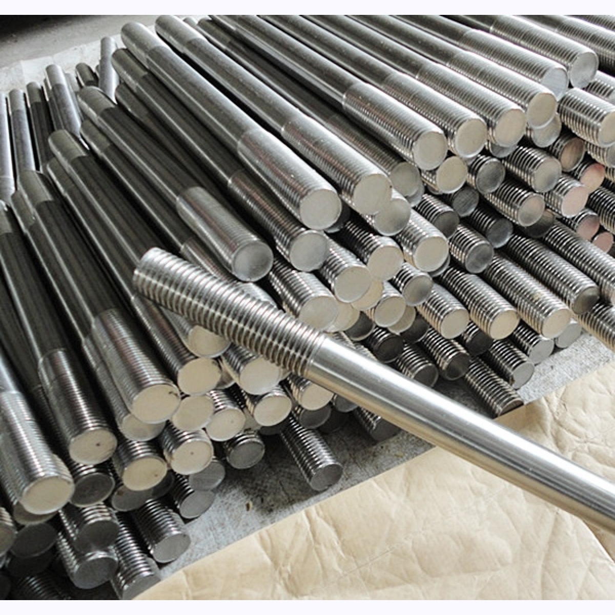 b级等长双头螺柱_304 gb901 m24*265_无 - 工品一号